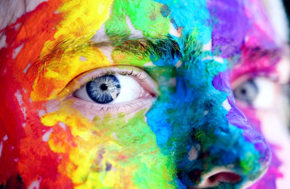 Wat is de invloed van kleuren op je stemming en productiviteit?