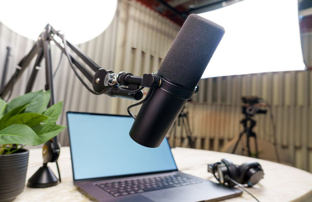 Van casinonieuws tot herstelverhalen: hoe radio en podcasts over gokken praten