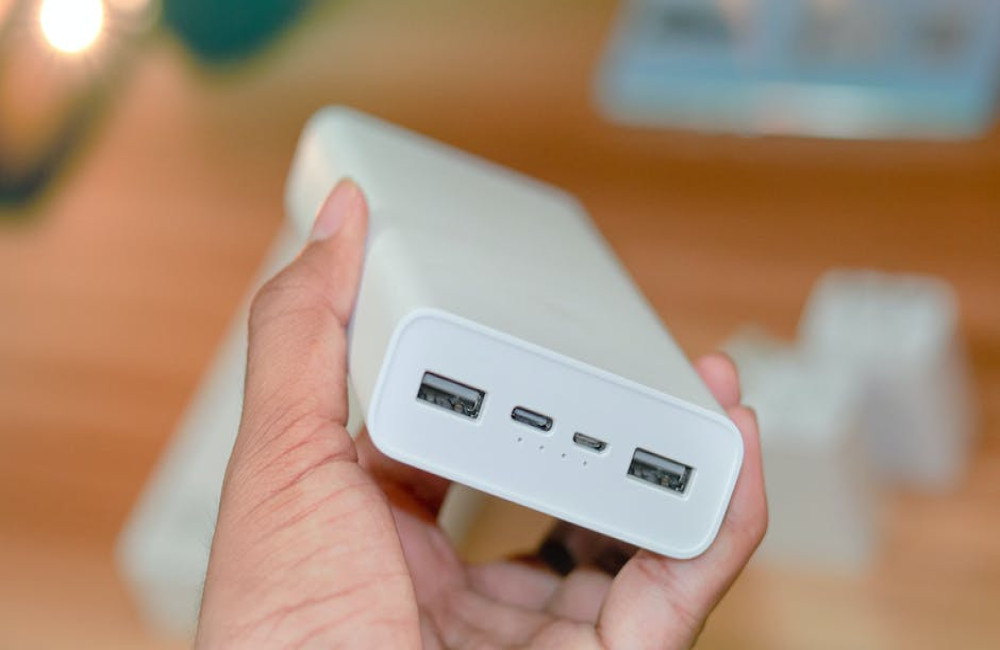 Hoeveel mAh moet een powerbank hebben om een DAB+ radio 24 uur te laten spelen?