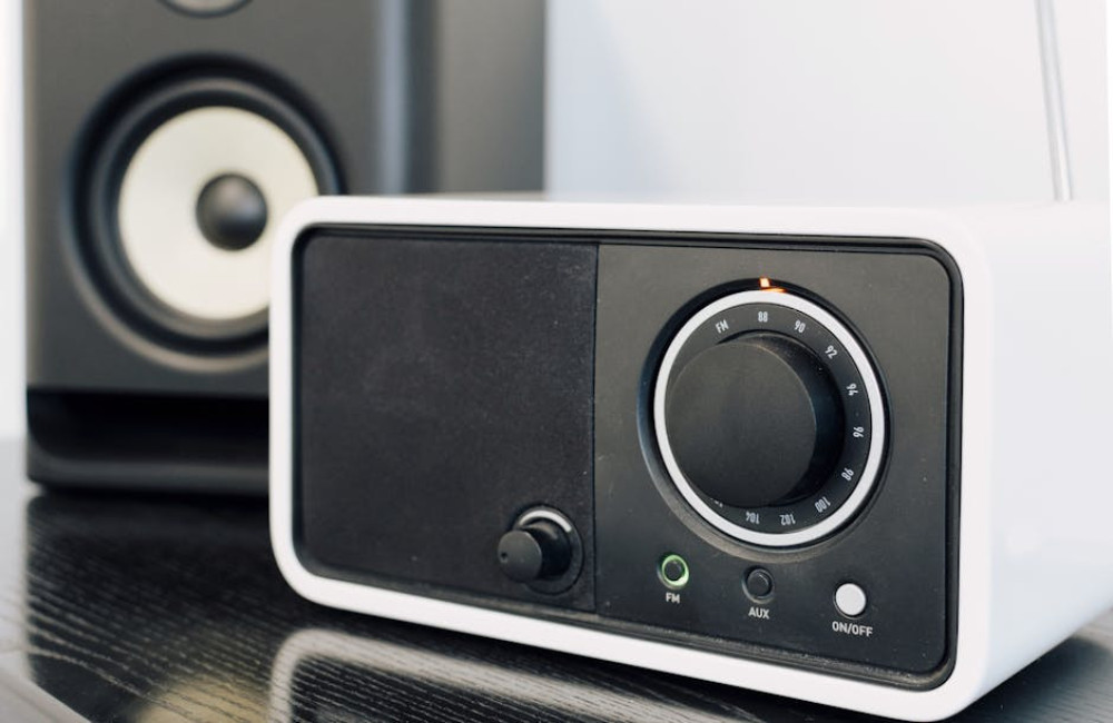 Wat kost een DAB+ radio in 2026 en is overstappen de moeite waard