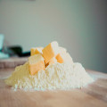 Wat is het verschil tussen baking soda en bakpoeder bij het bakken?